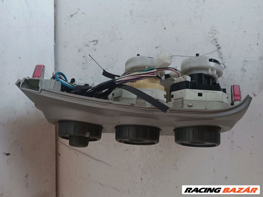 Toyota Yaris (XP90) fűtéskapcsoló  2. kép