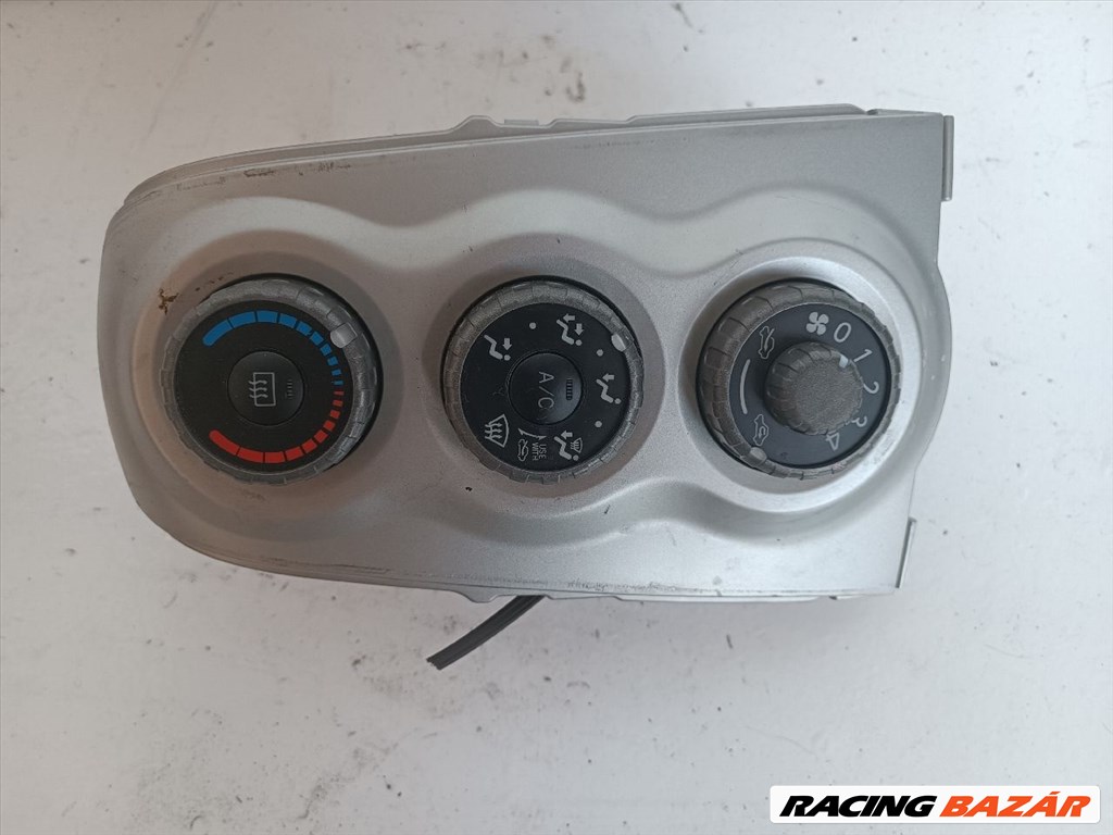 Toyota Yaris (XP90) fűtéskapcsoló  1. kép