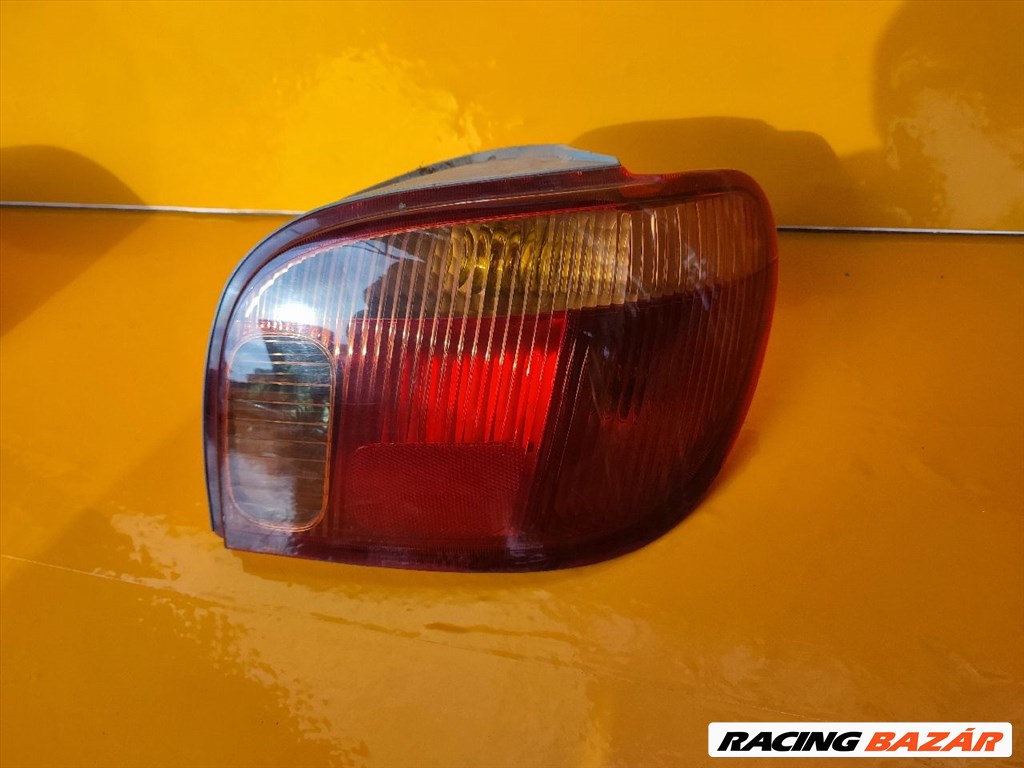 Toyota Yaris (XP10) jobb hátsó lámpa 1. kép