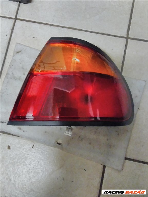 Mazda 323 (BA) Jobb hátsó lámpa 113047052 1. kép