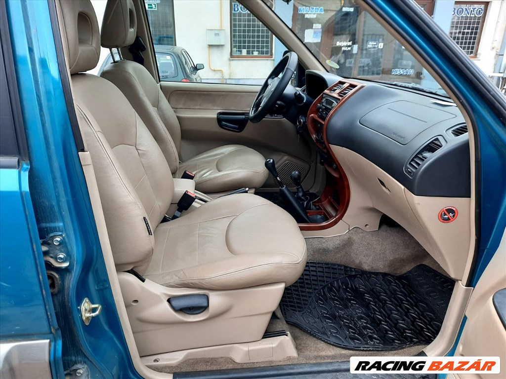 Nissan Terrano II bontott alkatrészei 7. kép