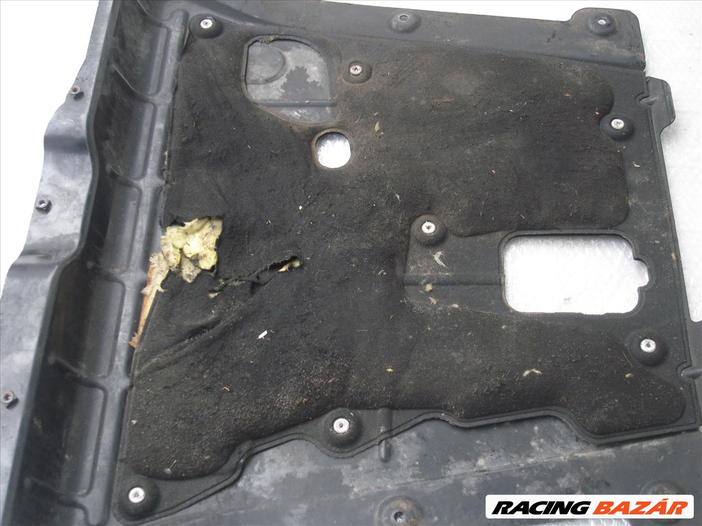 Dacia Duster alsó motorvédő burkolat 758901685R 2010-től 4. kép