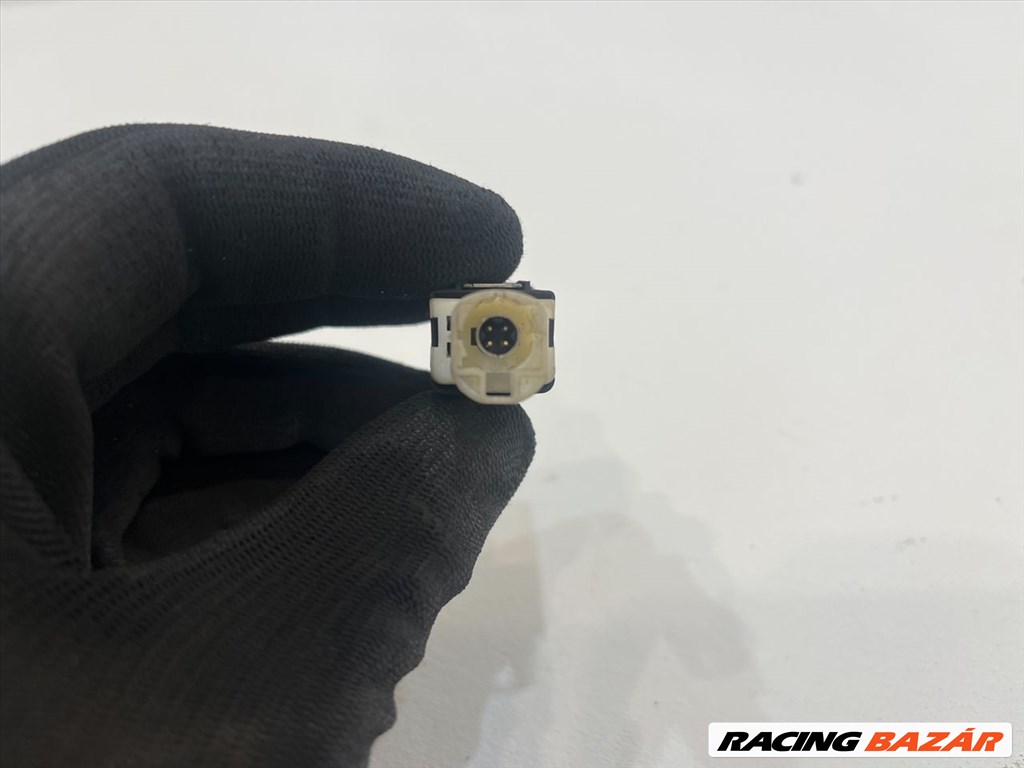 BMW F10/F11 USB aljzat kesztyűtartóba  3. kép