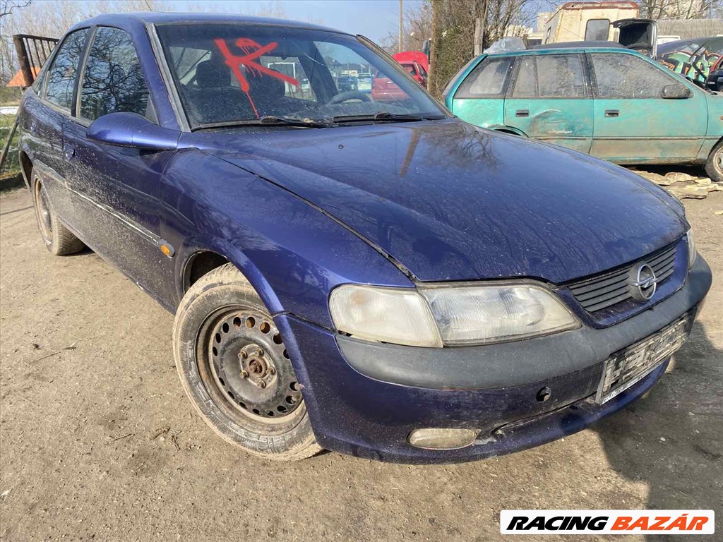 Opel Vectra B1 2.0i  bontott alkatrészei 1. kép