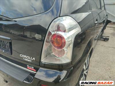 Toyota Corolla Verso (AR10) jobb hátsó lámpa