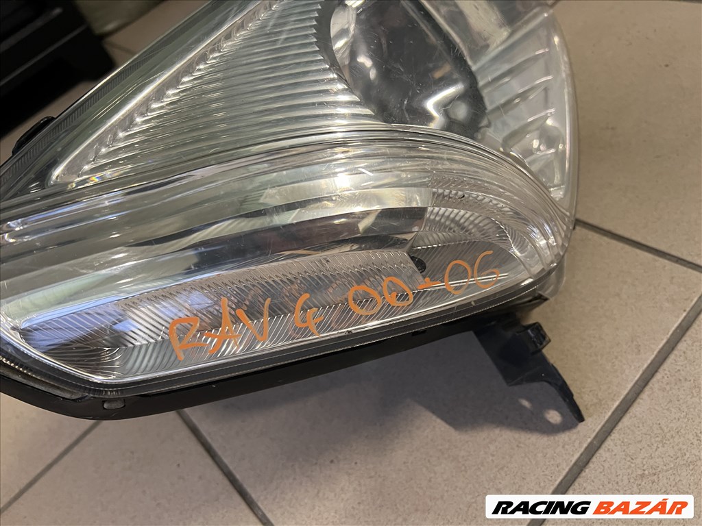Toyota Rav 4 00-06 jobbos fényszóró  3. kép