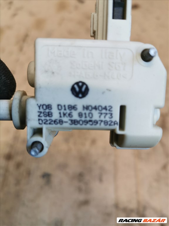 Volkswagen Golf V Tank ajtó nyitó motor  1k6810773 2. kép
