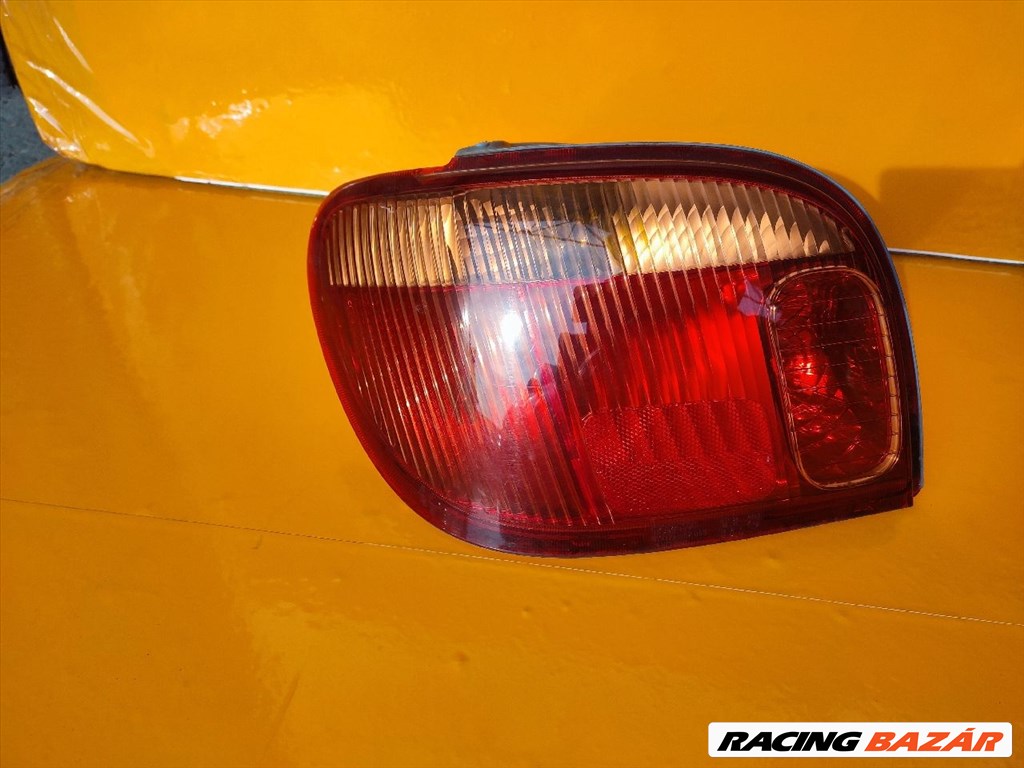 Toyota Yaris (XP10) bal hátsó lámpa 2. kép