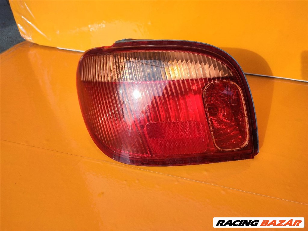 Toyota Yaris (XP10) bal hátsó lámpa 3. kép