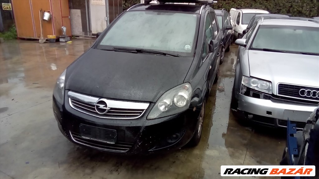 Opel Zafira B bontott alkatrészei 1. kép