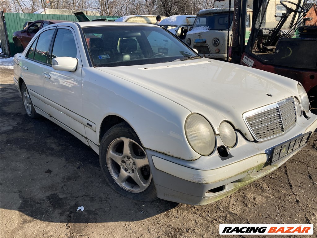 Mercedes E 220CDI  (W210) bontott alkatrészei 1. kép