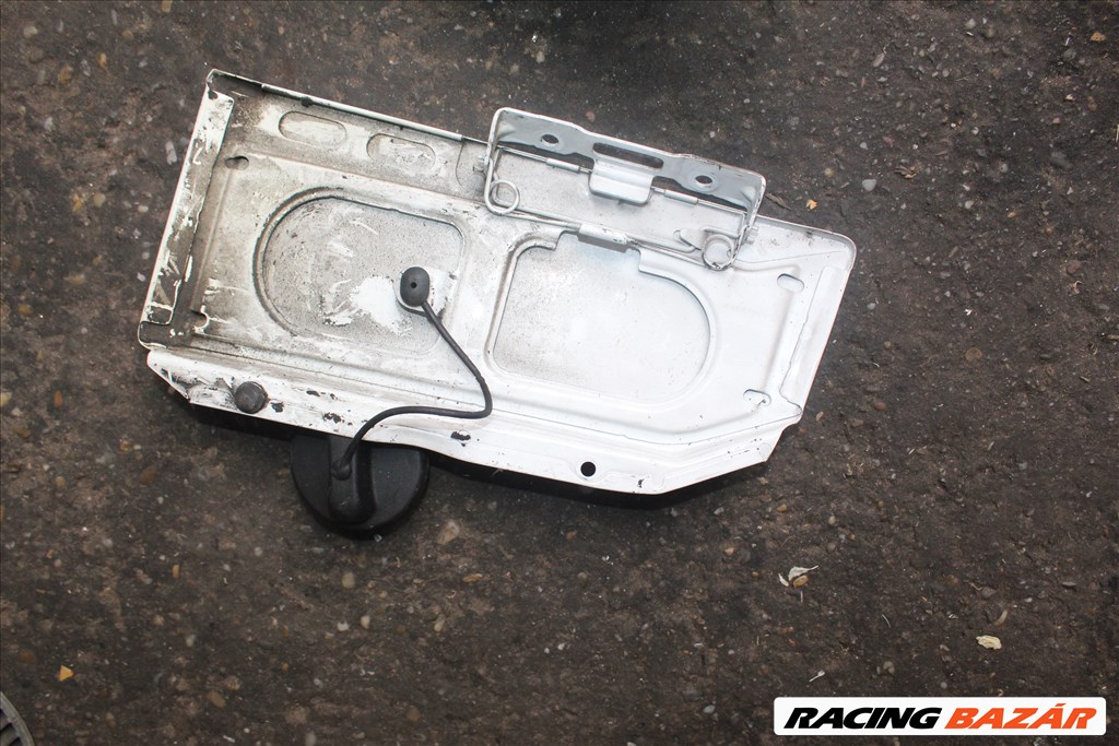 Mercedes Spinter 2014 2.2D Tank ajtó+ tank sapka 2. kép