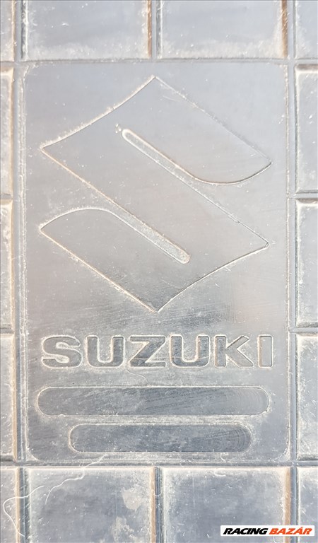 Suzuki gyári gumiszőnyeg garnitúra. 1. kép