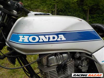 HONDA CB 250-ES  MKP.-RÓL :GYÁRI FÉNYEZÉSŰ TELJES IDOMGARNITÚRA ELADÓ