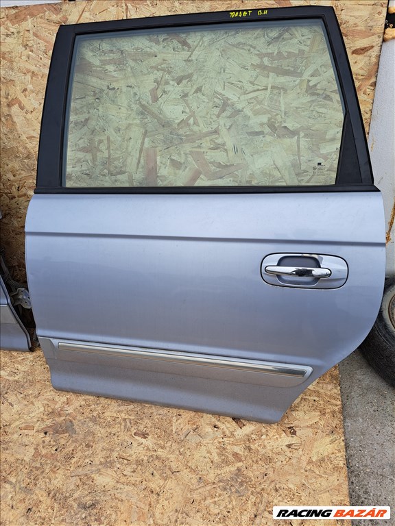 Hyundai Trajet bal hátsó ajtó  1. kép