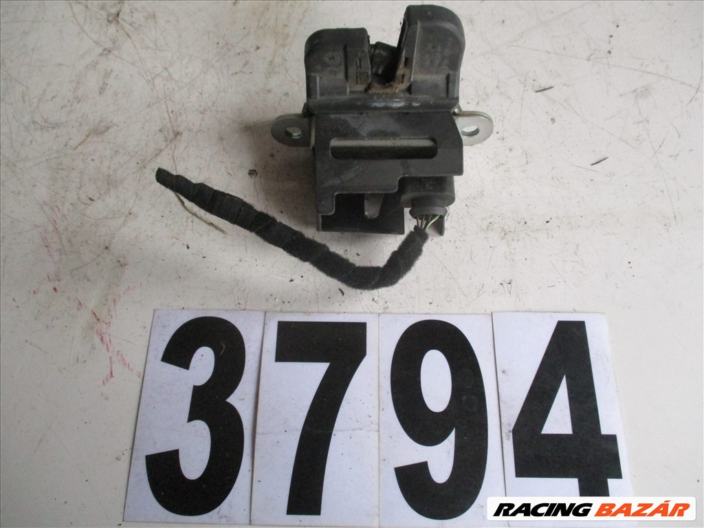 Volkswagen Touran - Csomagtérajtó zár 2. kép