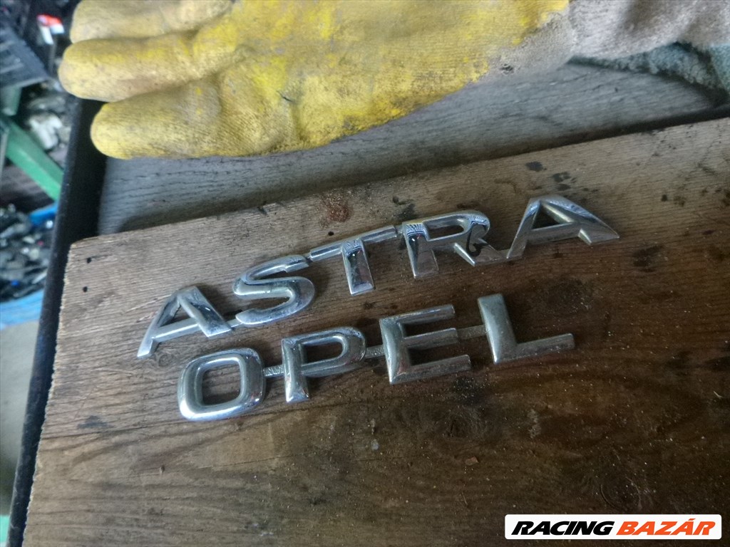 Opel Astra F csomagtérajtó FELIRAT  1. kép