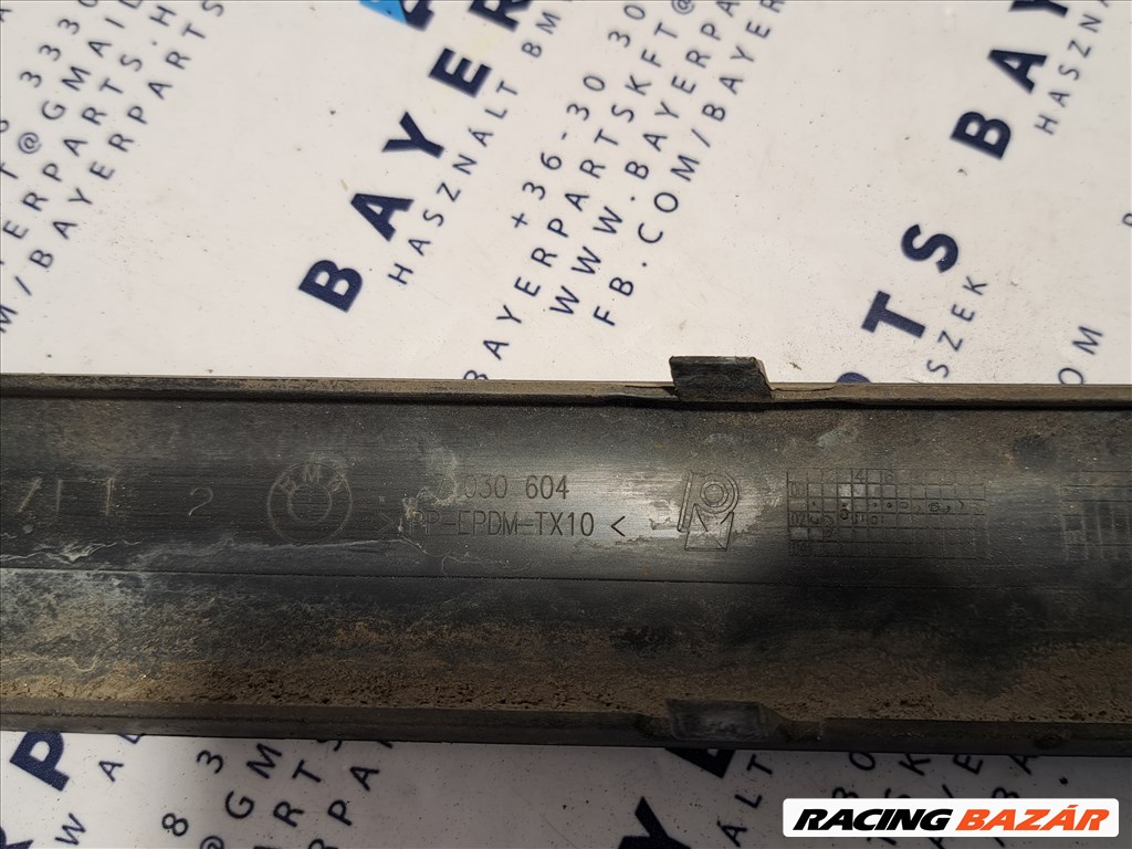 BMW E46 facelift sedan fekete jobb hátsó lökhárító díszléc (135060) 7030604 2. kép