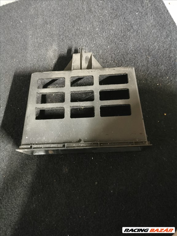Volkswagen Golf IV,  Bora, Audi A3 (8L), Seat León I, Skoda Octavia I Rádió feletti rekesz  2. kép
