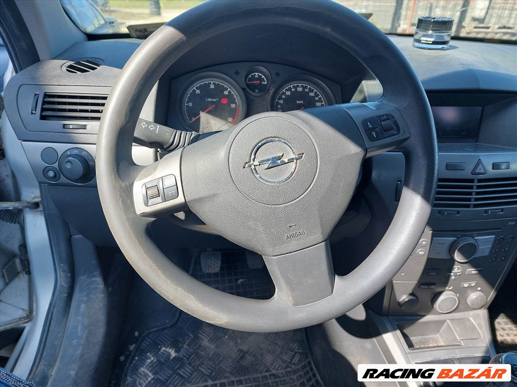 Opel Astra H bontott alkatrészei (23/29) 9. kép