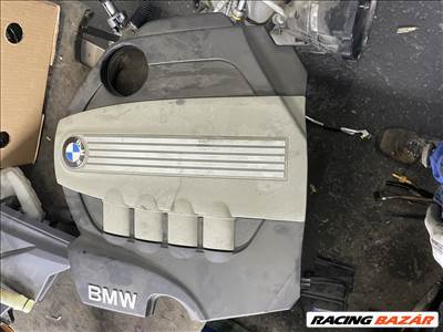 BMW 120d motor burkolat