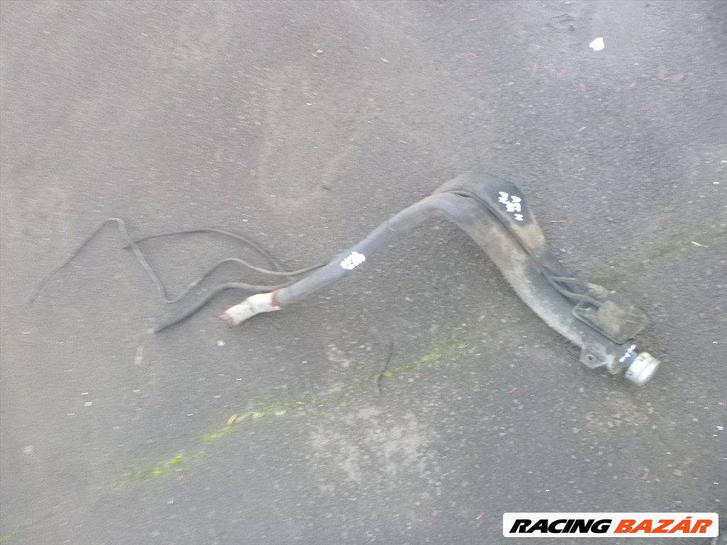 Opel Astra H 2005, 5 ajtós tankbeöntő cső  GM 13V 118 437  1. kép