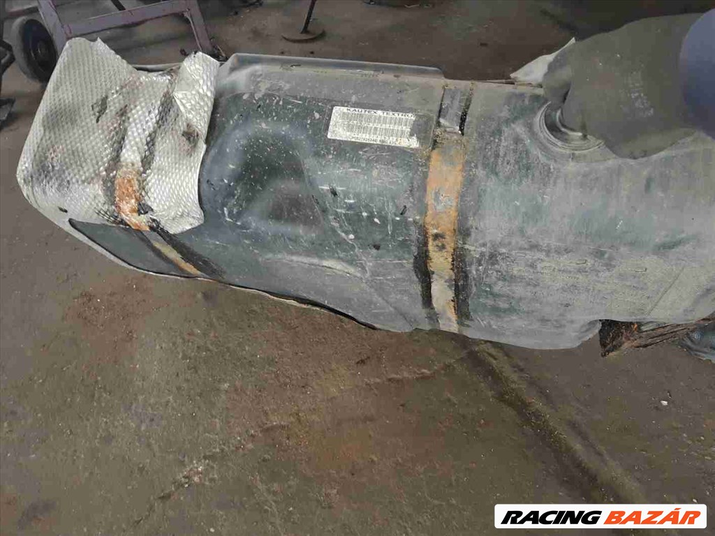 Chrysler PT Cruiser Üzemanyag Tank P05278263AE 2. kép