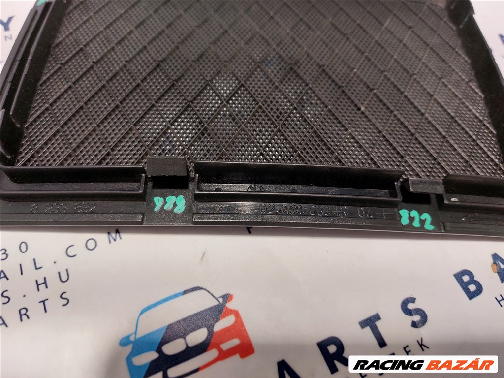 BMW E46 touring jobb hátsó kárpit hangszóró rács borítás (888822) 8233832 2. kép