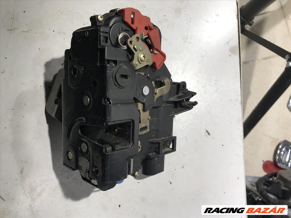 Audi A4 (B6/B7) bal hátsó zár 8e0837015c 2. kép