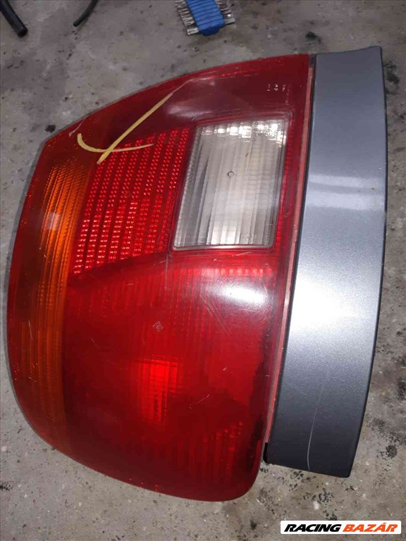 Audi A4 B5 Bal Hátsó Lámpa 1. kép