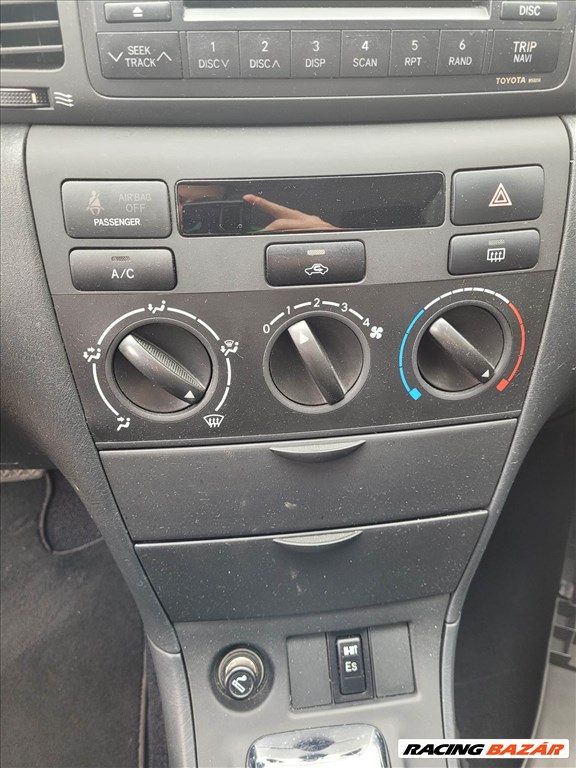 Toyota Corolla  ajtókárpit napellenzők klímavezérlő panel 1. kép