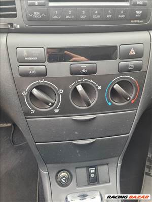 Toyota Corolla  ajtókárpit napellenzők klímavezérlő panel