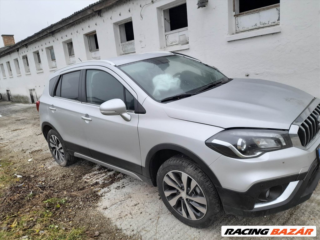 Suzuki S Cross jobb első negyed hibátlan 4. kép