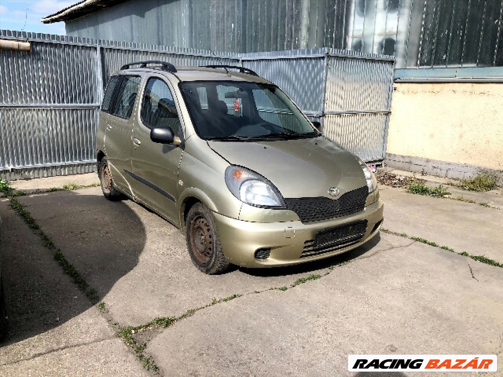 Toyota Yaris Verso tető  6. kép