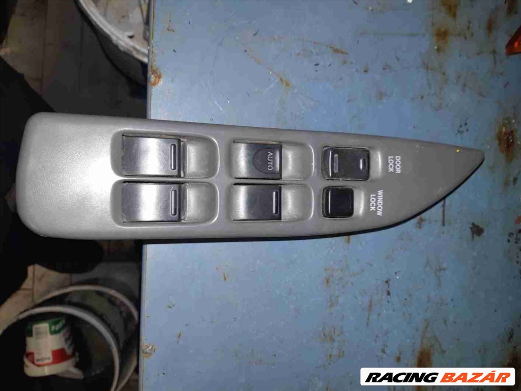 Suzuki Swift II 96-03 Bal Elsõ Ablakemelõ Kapcsoló 1. kép