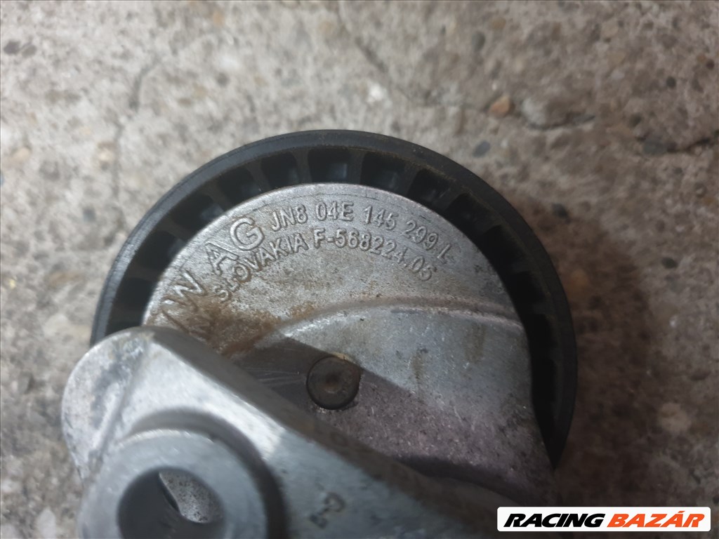 Volkswagen Golf VII szíjfeszítő görgő 04E 145 299 L 6. kép