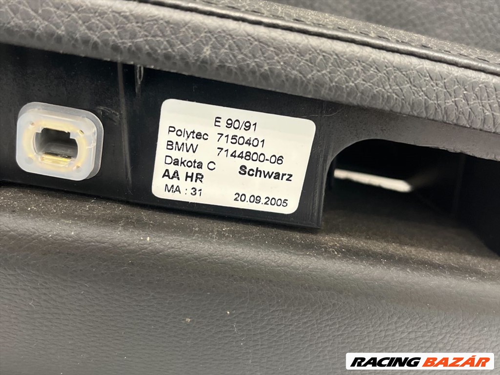 BMW E90 E91 jobb hátsó ajtókárpit  2. kép