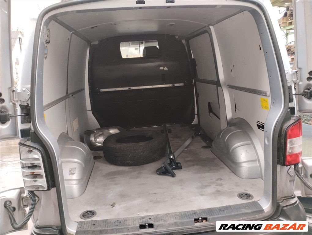 Volkswagen Transporter T5 bontott alkatrészei 7. kép