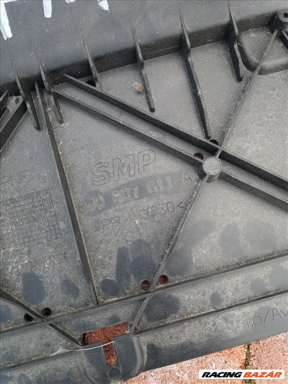 Audi A4 alsó koptató (S-line) 8w0807611a 2. kép