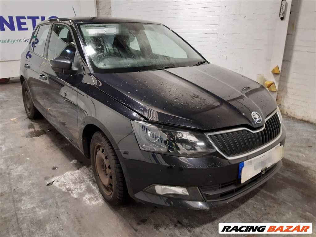 Skoda Fabia III bontott alkatrészei 9. kép