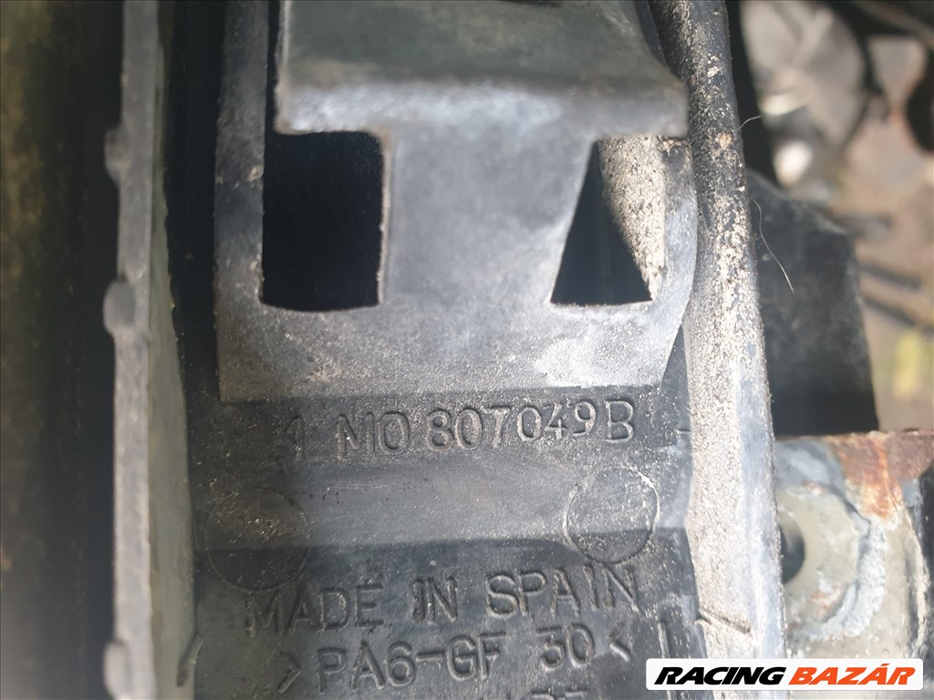 Seat León I bal sárvédő tartó 1M0 607 049 B 4. kép