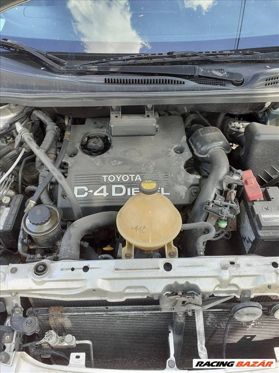 Toyota RAV4 (XA20) 2.0 D-4D 4x4 Motor alkatrész alkatrészek   2. kép
