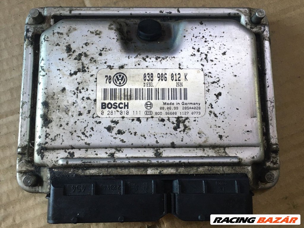 VW BORA Motorvezérlő 038906012k-bosch0281010111 1. kép