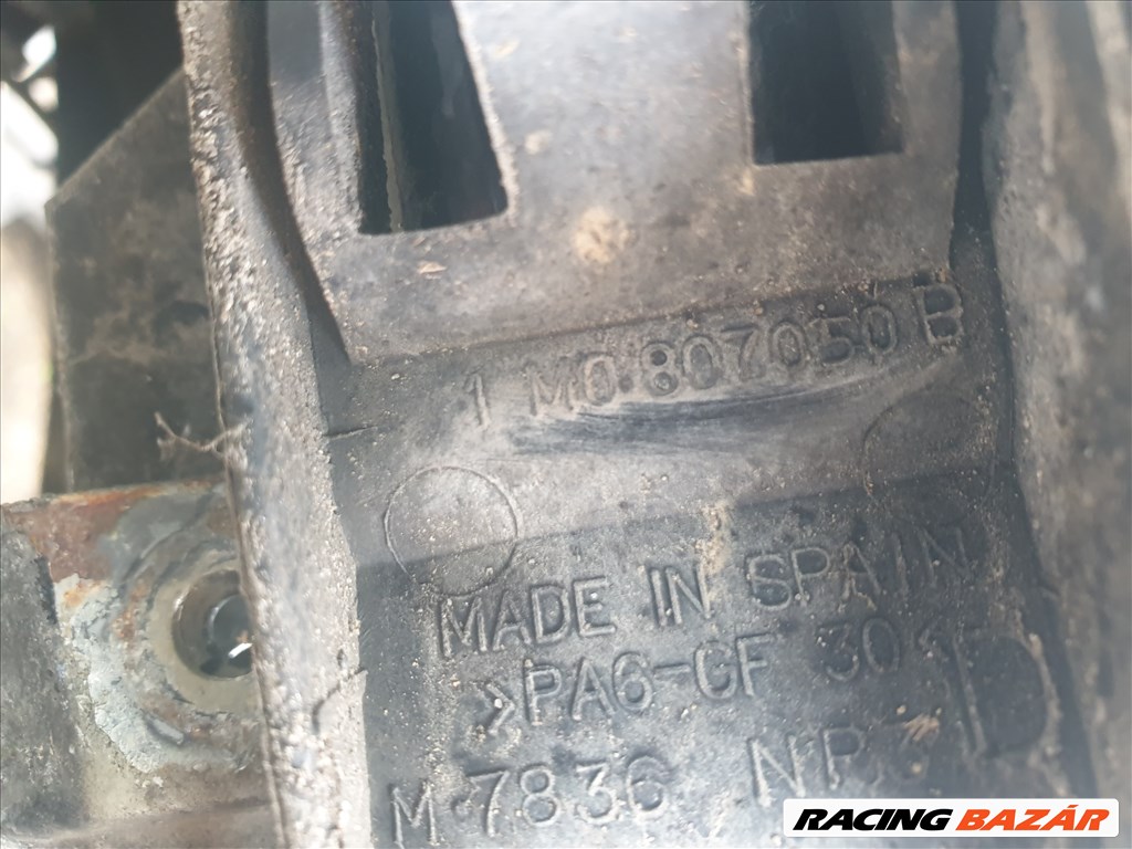 Seat León I jobb sárvédő tartó 1M0 607 050 B 4. kép