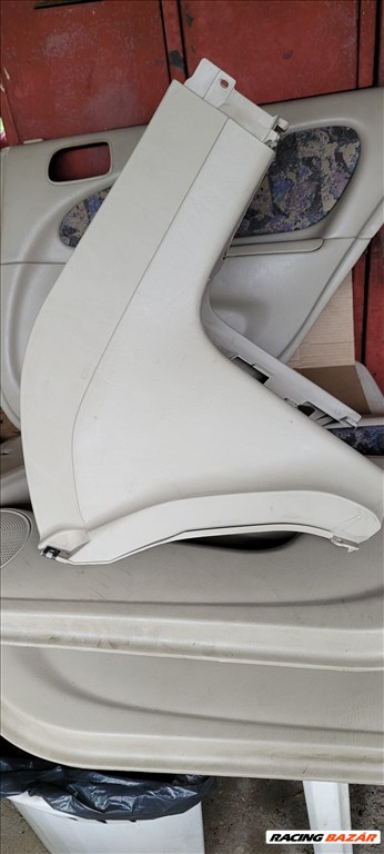 Toyota Corolla könyöklő,bézs belső műanyag burkolatok 22. kép