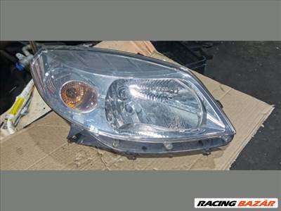 Dacia Sandero I 1.4 MPI Jobb első fényszóró  8200733877 820073387701