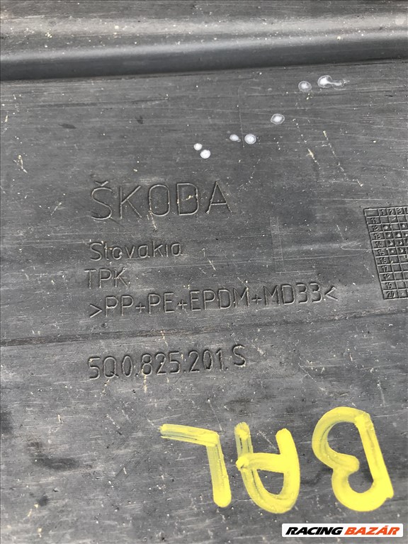 Skoda Octavia III Kombi - padlólemez takaró (bal) 5q0825201s 2. kép