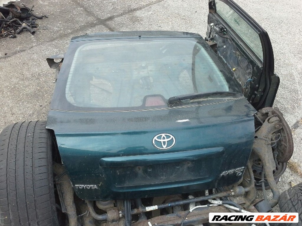 Toyota Avensis (T250) csomagtérajtó  1. kép