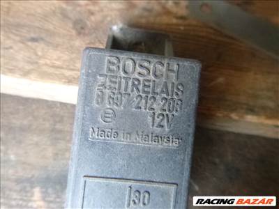 Volkswagen Golf II Bosch relé 8 697 212 208