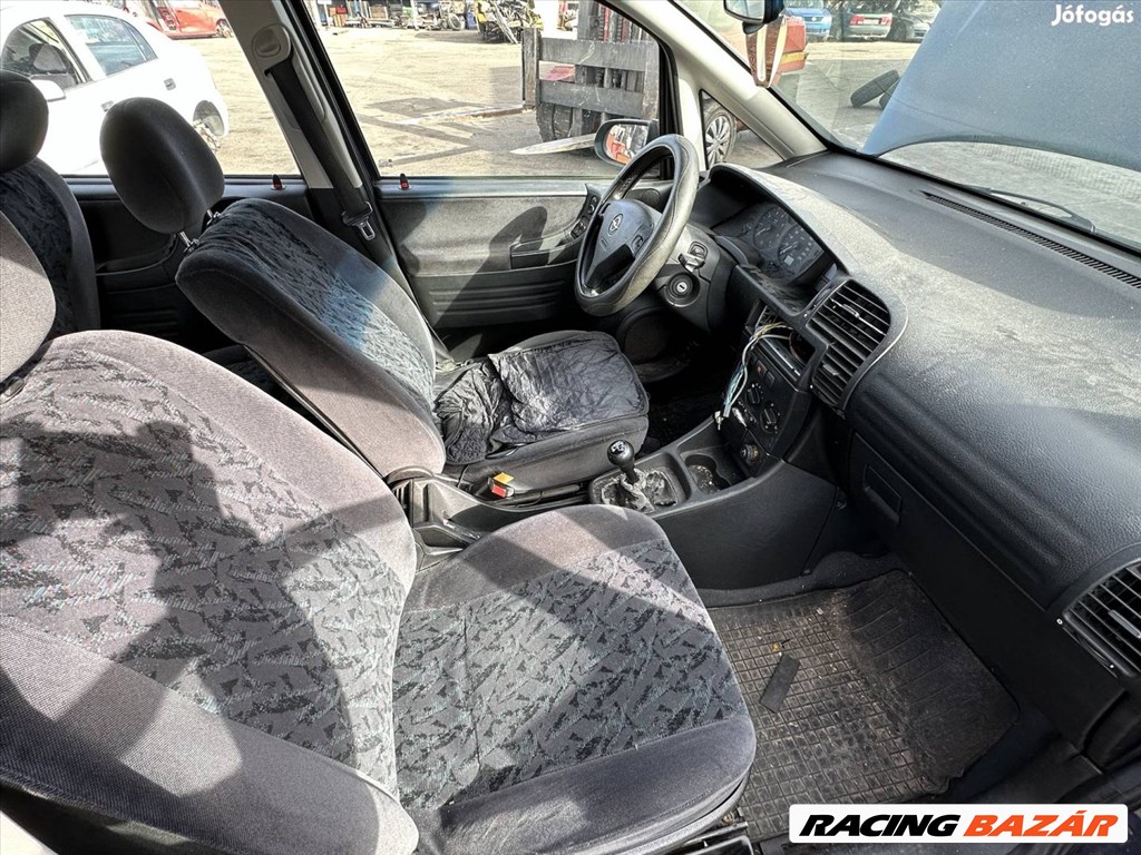 Opel Zafira bontott alkatrészei 6. kép